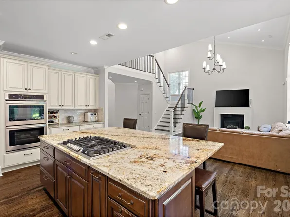 1607 Crestgate Dr, Waxhaw, NC 28173