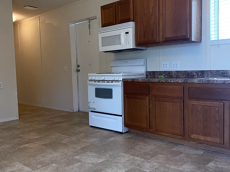 17024 Meridian Blvd — Photo 29