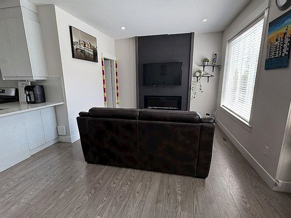 5th image of 8033 166b St #4