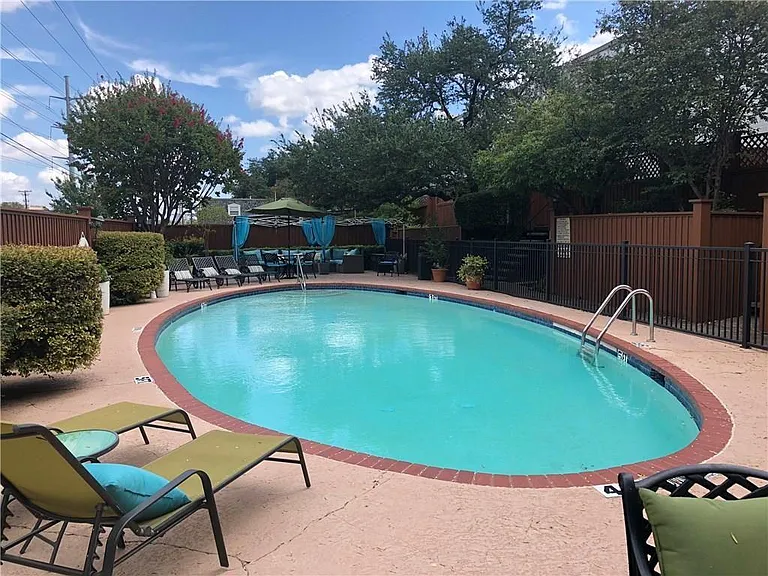 7715 Royal Ln — Photo 21