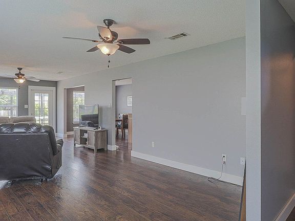 4th image of 4117 Silverwood Dr