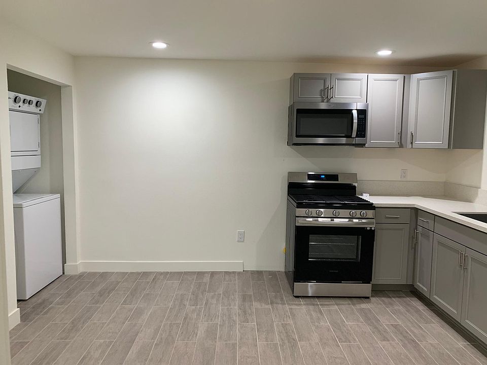 Kitchen and washer & dryer