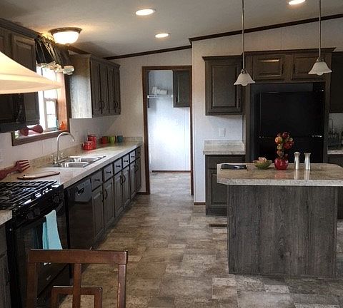 4th image of 17 Hummingbird Dr