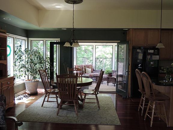 4th image of 10427 Cottonwood Ct