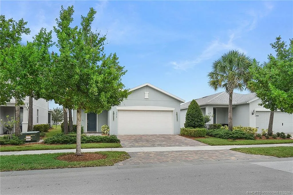 3 bed, 2.0 bath, 1554 sqft, $2,800 — Photo 2
