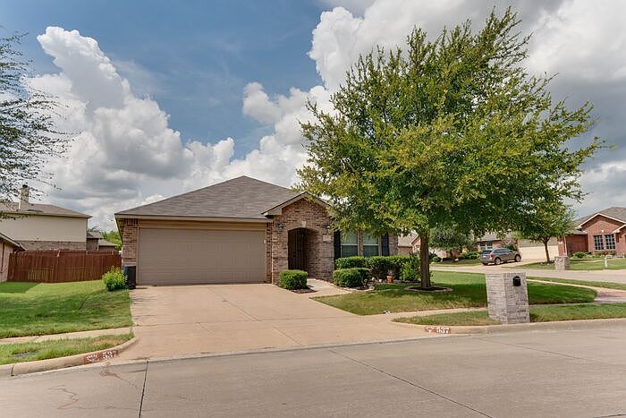 1st image of 537 Jennifer Dr
