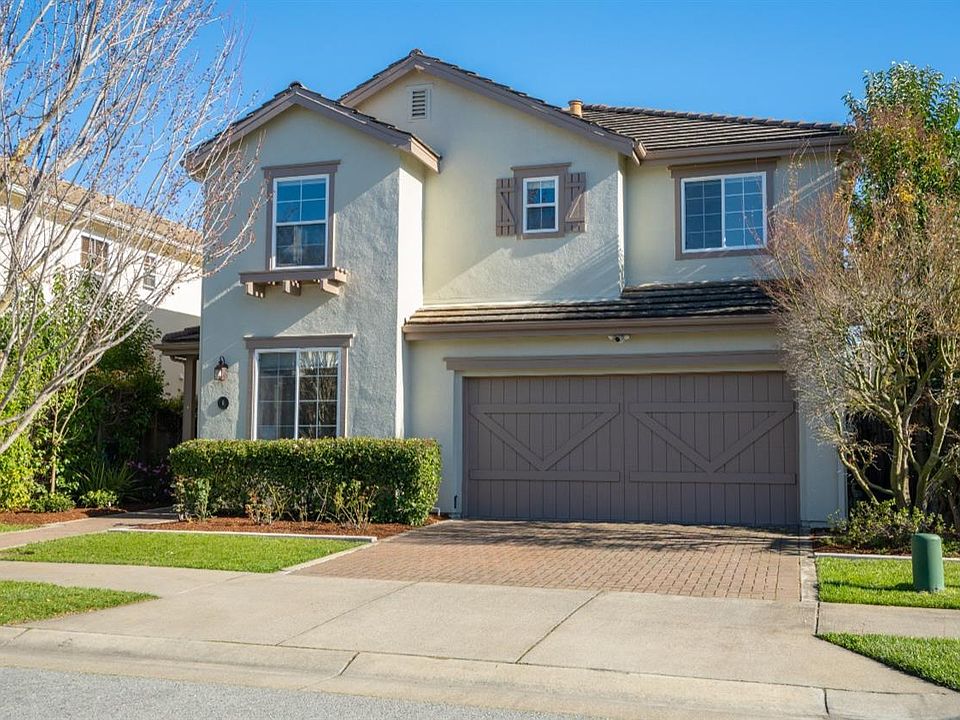 1st image of 6 Woodbridge Way