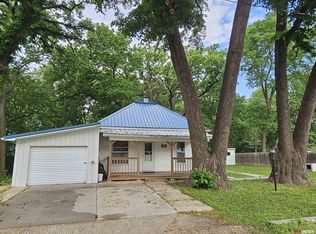 472 S East St, Nelson, NE 68961