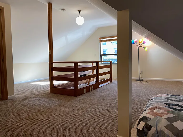 1456 Franklin Ave — Photo 10