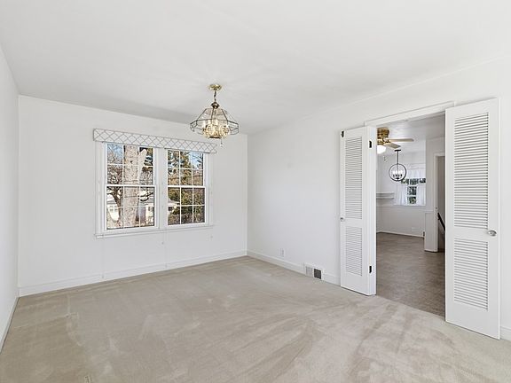 5th image of 644 Andover Rd