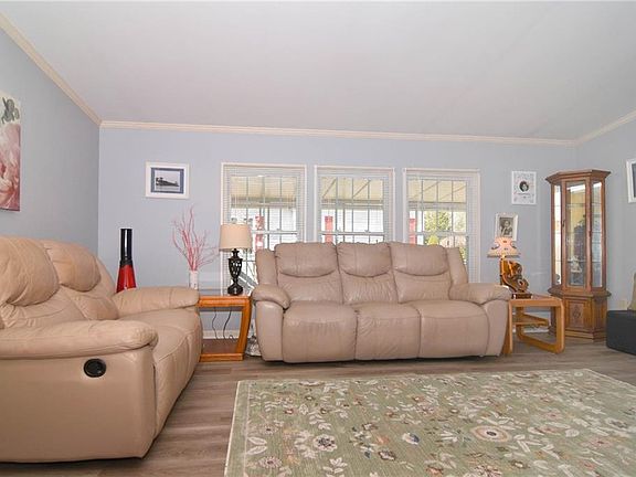 4th image of 181 Little Pond Rd