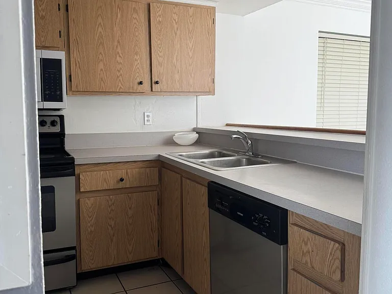 5201 SW 31st Ave #183 — Photo 5