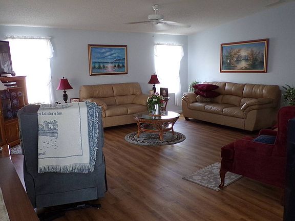 3rd image of 4595 Delmar Dr #560