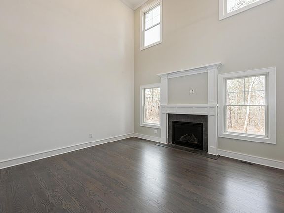 4th image of 110 N Colonial Dr E