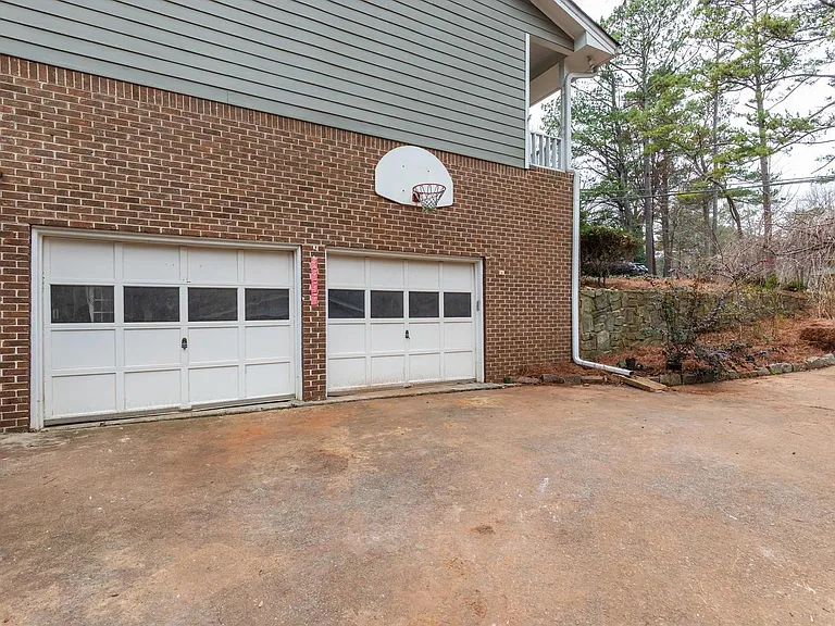Robin Ln — Photo 19