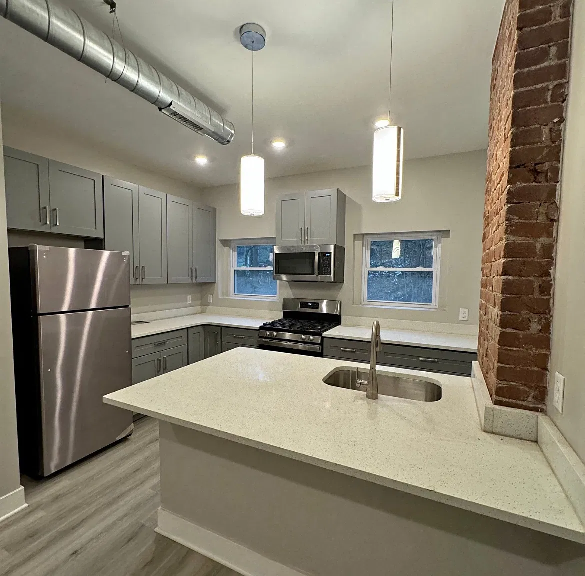 1 bed, 1000 sqft, $1,550 — Photo 3