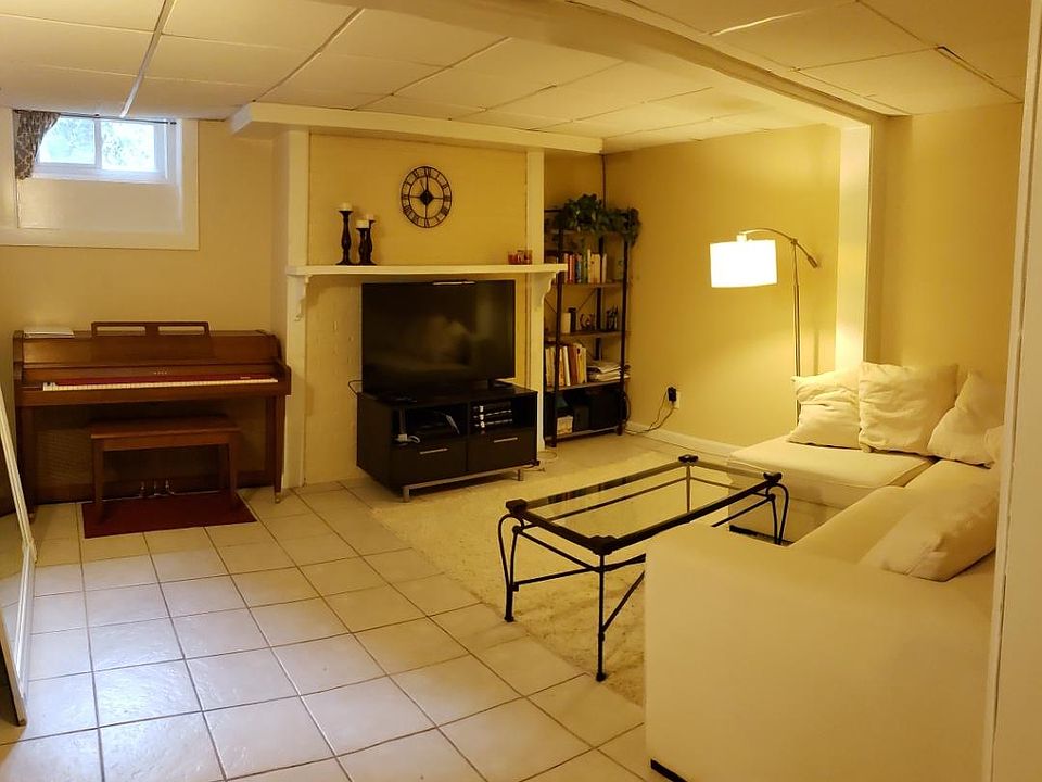 2nd image of 10 Appleby Rd #1