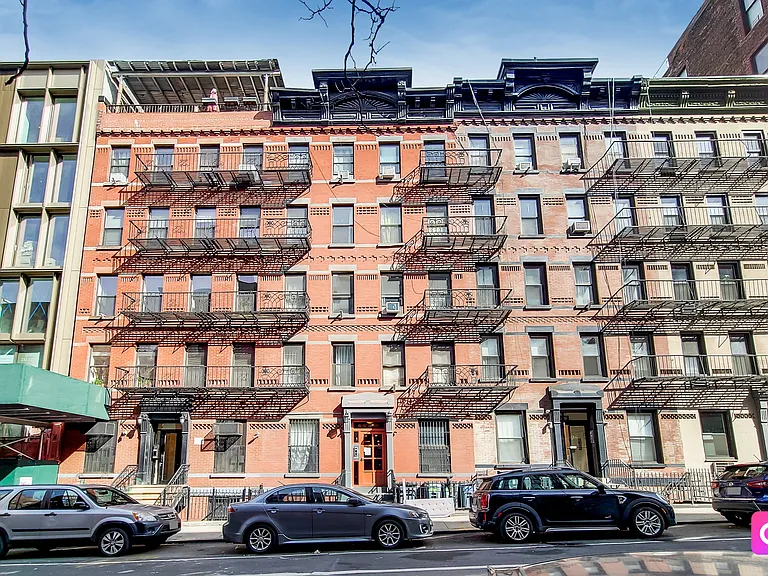 435 W 54th St #2D — Photo 6