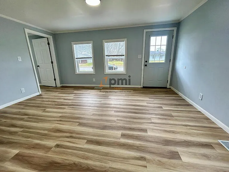 2925 Silverbrook Ave — Photo 5