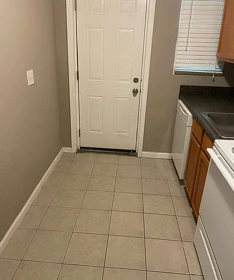 548 Thurmond St NW #4 — Photo 8