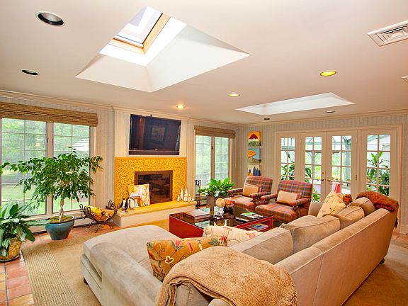4th image of 28 Holton Ln