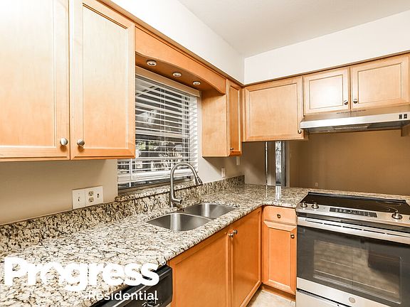 4th image of 392 Panama Cir