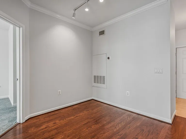 2321 25th St S #411 — Photo 9