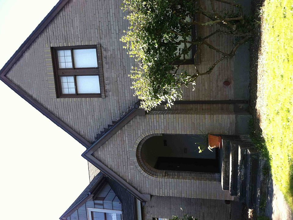 2nd image of 1029 NE 69th St