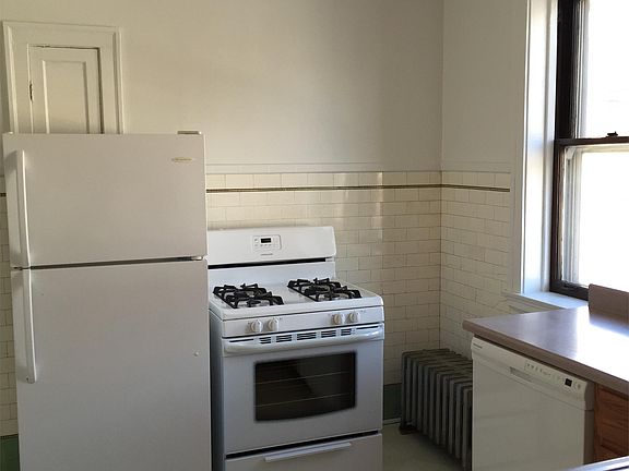 2nd image of 1424 W Thome Ave APT 1D