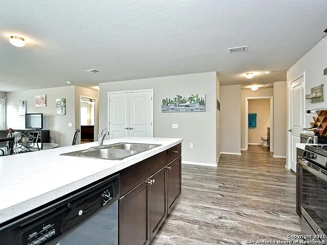 6831 Hibiscus Fls — Photo 7