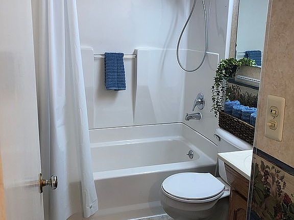 2nd image of 229 W Ayers St
