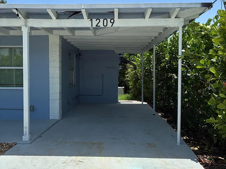 1209 W 34th St — Photo 13