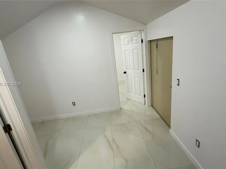 1150 SW 9th Ave #1 — Photo 3