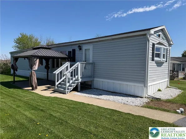 5162 Stone Terrace Dr, Whitehall, PA 18052