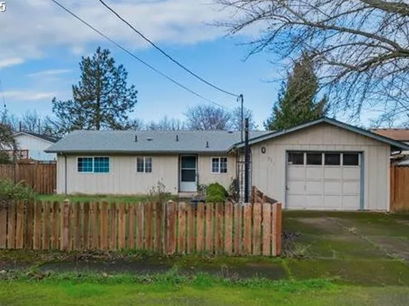 905 Ash St, Brownsville, OR 97327