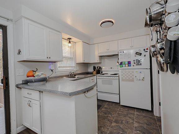 5th image of 1 Oakwood Lane #2