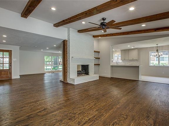 5th image of 3351 Camelot Dr