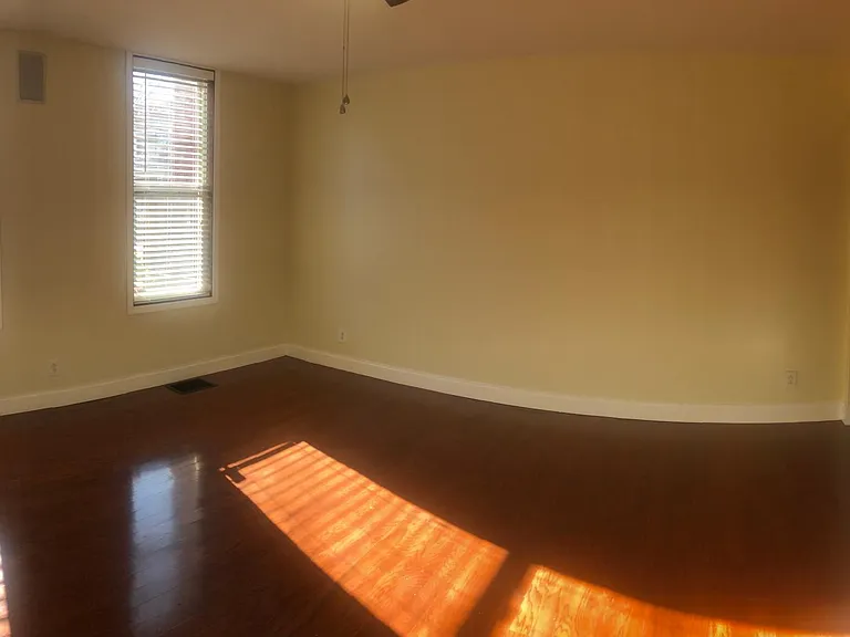 328 W 7th St — Photo 33