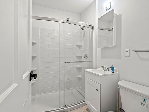 4th image of 19 Downer Ave #4
