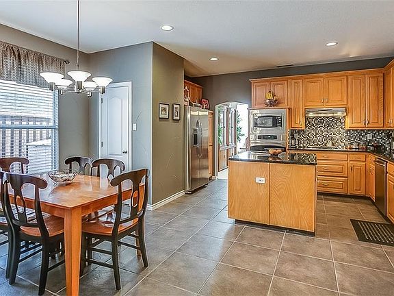 4th image of 3701 Grandview Dr