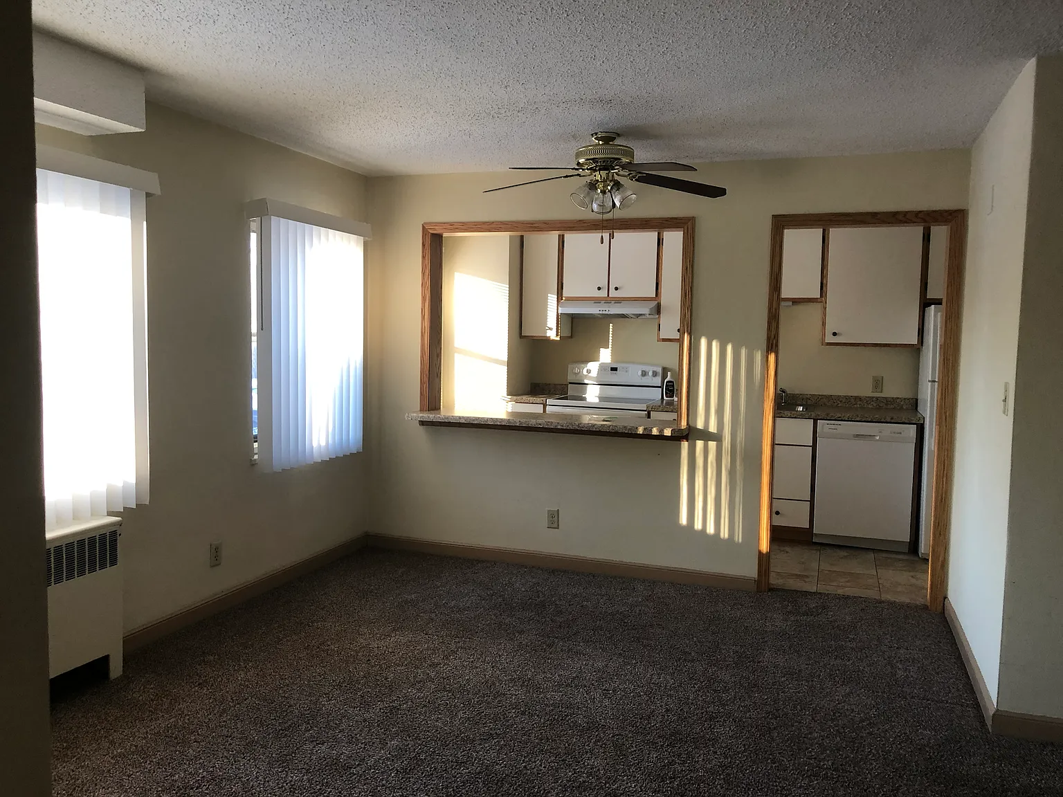 905 Kilian Blvd SE — Photo 1