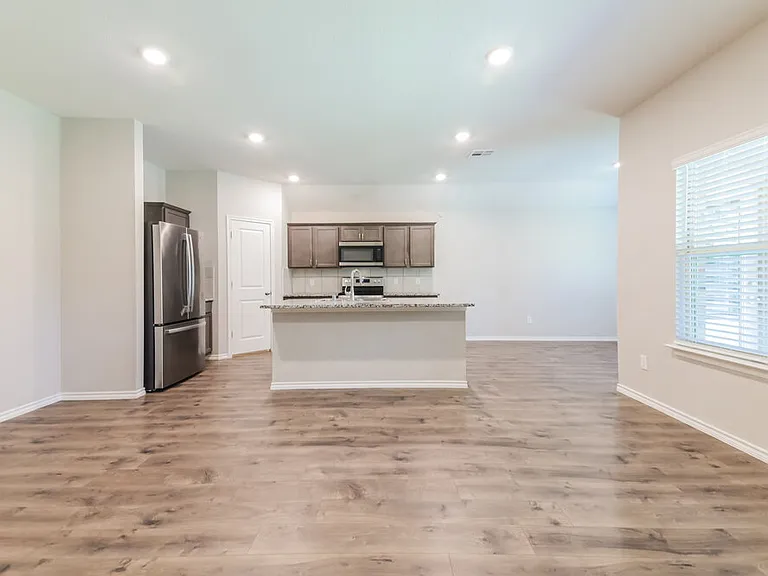 2618 Saldana Dr — Photo 5