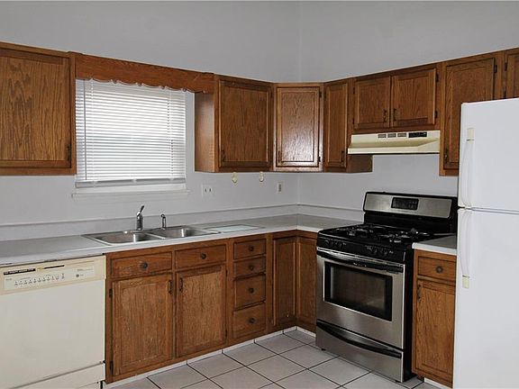 3rd image of 3121 River Birch Dr