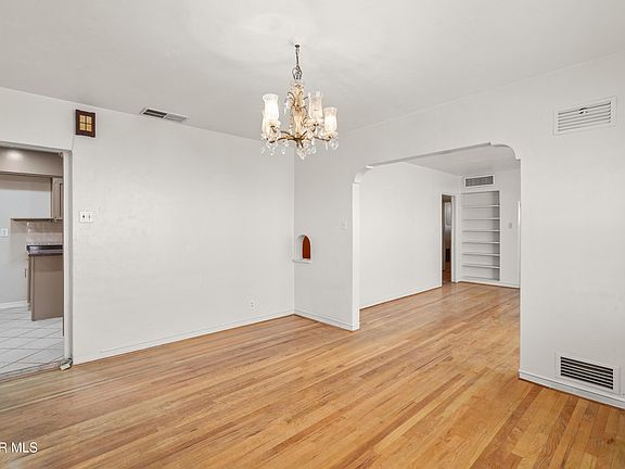 5th image of 2610 Frankfort Ave