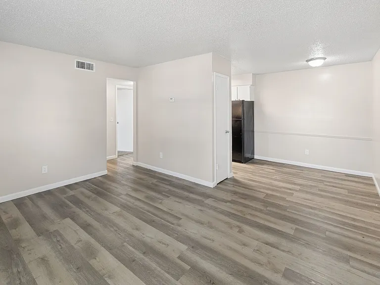 Yukon Heights Apartments — Photo 19