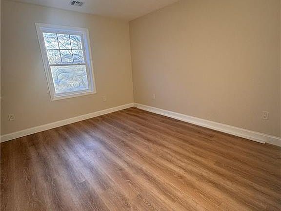 3rd image of 114 Sherwood St