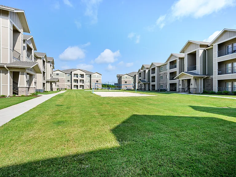Shannon Creek Apartments — Photo 35