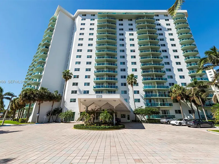 19380 Collins Ave #6 — Photo 32