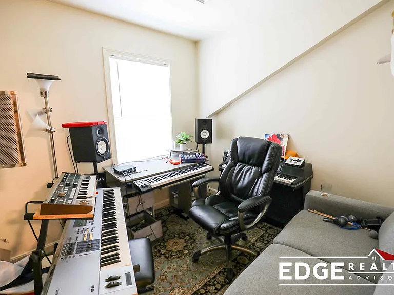 34 Raymond St #34 — Photo 15
