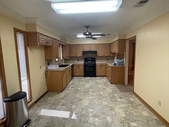 5th image of 450 Wynnewood Dr